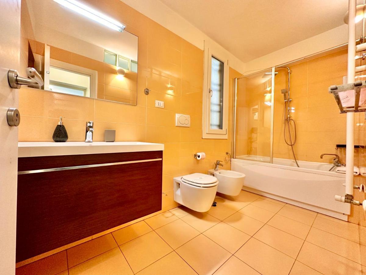 A 2 Passi Dal Duomo Con Parcheggio E 3 Camere 피렌체 외부 사진